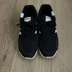 Women’s Adidas Retro Run sneaker 9.5